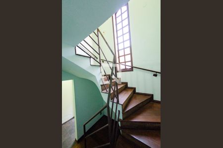 Casa à venda com 341m², 6 quartos e 2 vagasCasa 2 - Escada