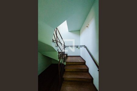 Casa à venda com 341m², 6 quartos e 2 vagasCasa 2 - Escada