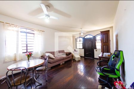 Sala de casa à venda com 6 quartos, 341m² em Carlos Prates, Belo Horizonte