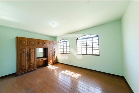 Casa à venda com 341m², 6 quartos e 2 vagasCasa 2 - Quarto 2