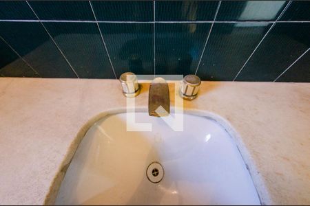 Casa à venda com 341m², 6 quartos e 2 vagasCasa 2 - Banheiro suíte