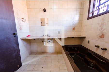 Casa à venda com 341m², 6 quartos e 2 vagasCasa 2 - Banheiro