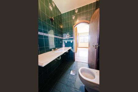 Casa à venda com 341m², 6 quartos e 2 vagasCasa 2 - Banheiro suíte