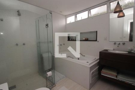 Casa à venda com 280m², 3 quartos e 2 vagasBanheiro da Suíte