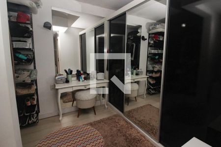 Casa à venda com 280m², 3 quartos e 2 vagasCloset da suíte