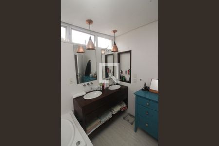 Casa à venda com 280m², 3 quartos e 2 vagasBanheiro da Suíte