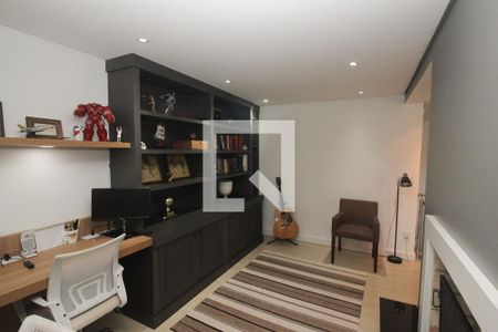 Casa à venda com 280m², 3 quartos e 2 vagasEscritório