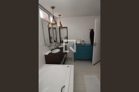 Casa à venda com 280m², 3 quartos e 2 vagasBanheiro da Suíte