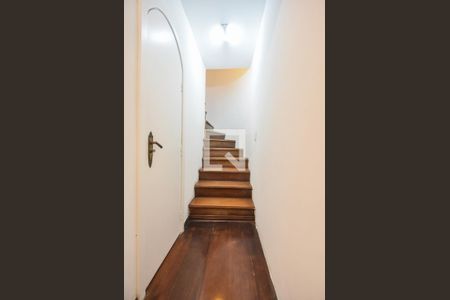 Corredor de casa à venda com 3 quartos, 180m² em Campo Belo, São Paulo