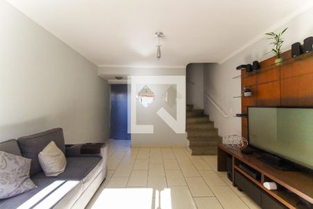 Sala de casa à venda com 2 quartos, 105m² em Vila Carmosina, São Paulo