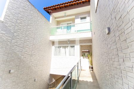 Casa à venda com 105m², 2 quartos e 3 vagas Casa à venda com 105m², 2 quartos e 3 vagasEntrada
