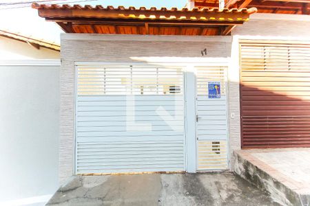 Casa à venda com 105m², 2 quartos e 3 vagas Casa à venda com 105m², 2 quartos e 3 vagasFachada