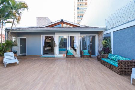 Casa à venda com 420m², 4 quartos e 5 vagasFachada Atrás