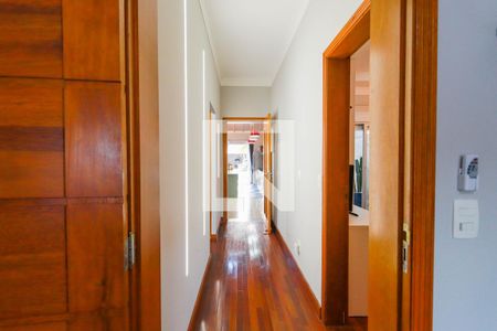 Casa à venda com 420m², 4 quartos e 5 vagasCorredor 