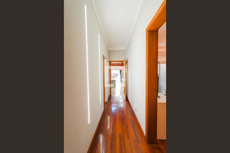 Casa à venda com 420m², 4 quartos e 5 vagasCorredor 