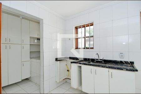 Casa à venda com 300m², 4 quartos e 7 vagasCozinha