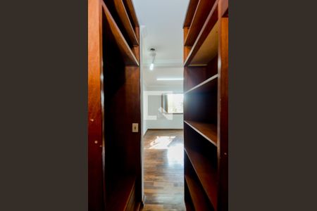 Casa à venda com 300m², 4 quartos e 7 vagasCloset da Suíte 