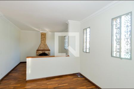 Casa à venda com 300m², 4 quartos e 7 vagasSala