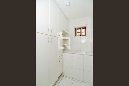 Casa à venda com 300m², 4 quartos e 7 vagasCozinha - Armários