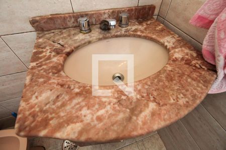 Casa à venda com 240m², 3 quartos e 1 vagaBanheiro