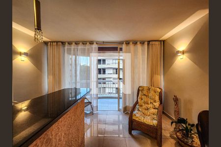 Sala de apartamento para alugar com 2 quartos, 80m² em Morro do Maluf, Guarujá