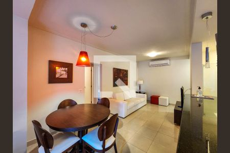 Sala de apartamento para alugar com 2 quartos, 80m² em Morro do Maluf, Guarujá