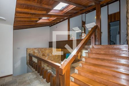 Casa à venda com 450m², 5 quartos e 3 vagasCorredor - Escada