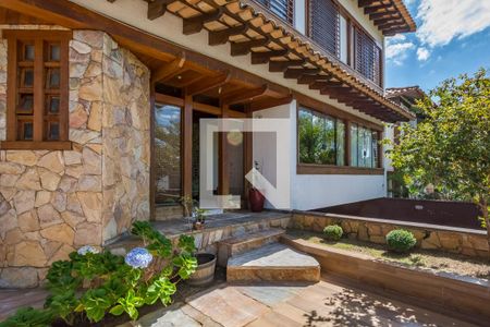 Casa à venda com 450m², 5 quartos e 3 vagasEntrada