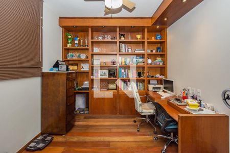 Casa à venda com 450m², 5 quartos e 3 vagasEscritório