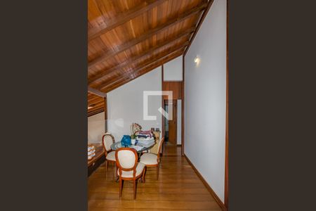 Casa à venda com 450m², 5 quartos e 3 vagasCorredor