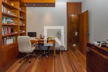 Casa à venda com 450m², 5 quartos e 3 vagasEscritório