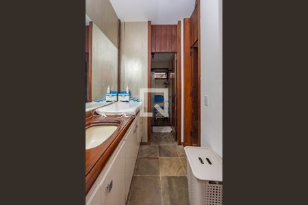 Casa à venda com 450m², 5 quartos e 3 vagasBanheiro Social