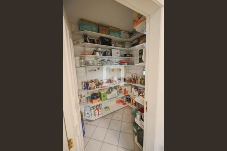 Casa à venda com 596m², 4 quartos e 10 vagasCozinha Dispensa