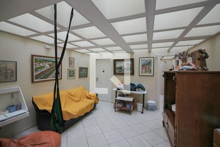 Casa à venda com 596m², 4 quartos e 10 vagasSala Entre Quartos