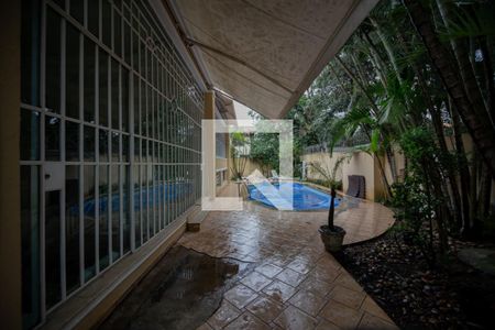 Casa à venda com 596m², 4 quartos e 10 vagasQuintal e Jardim