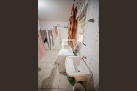 Casa à venda com 596m², 4 quartos e 10 vagasBanheiro Lavanderia Interna