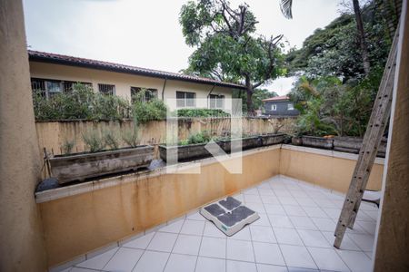 Casa à venda com 596m², 4 quartos e 10 vagasLavanderia Externa