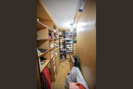 Casa à venda com 596m², 4 quartos e 10 vagasSuite 1