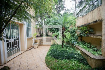 Casa à venda com 596m², 4 quartos e 10 vagasQuintal e Jardim