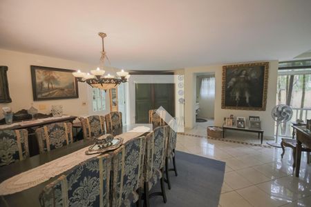 Casa à venda com 596m², 4 quartos e 10 vagasSala