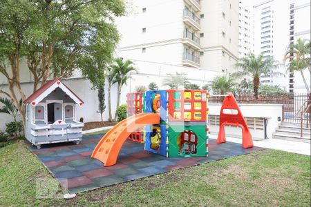 Apartamento para alugar com 220m², 3 quartos e 4 vagasÁrea comum - Playground