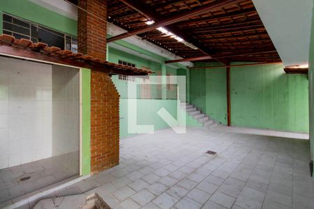Casa à venda com 490m², 5 quartos e 3 vagas Casa à venda com 490m², 5 quartos e 3 vagasQuintal