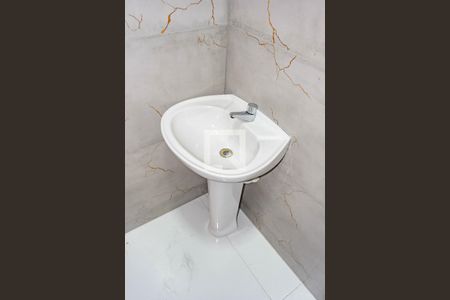 Casa para alugar com 373m², 2 quartos e 1 vaga Casa para alugar com 373m², 2 quartos e 1 vagaBanheiro Social