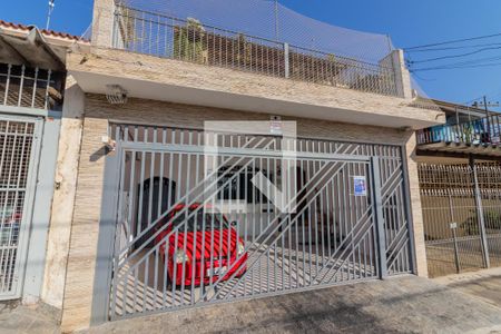 Casa à venda com 159m², 3 quartos e 2 vagas Casa à venda com 159m², 3 quartos e 2 vagasFachada