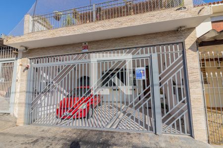 Casa à venda com 159m², 3 quartos e 2 vagas Casa à venda com 159m², 3 quartos e 2 vagasFachada