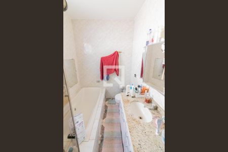 Casa à venda com 159m², 3 quartos e 2 vagas Casa à venda com 159m², 3 quartos e 2 vagasBanheiro Social