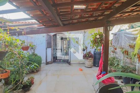 Casa à venda com 159m², 3 quartos e 2 vagas Casa à venda com 159m², 3 quartos e 2 vagasVaranda - Lavanderia e Churrasqueira