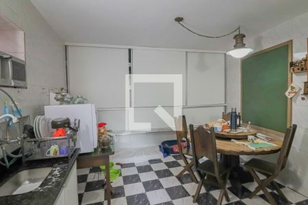 Casa à venda com 159m², 3 quartos e 2 vagas Casa à venda com 159m², 3 quartos e 2 vagasCozinha