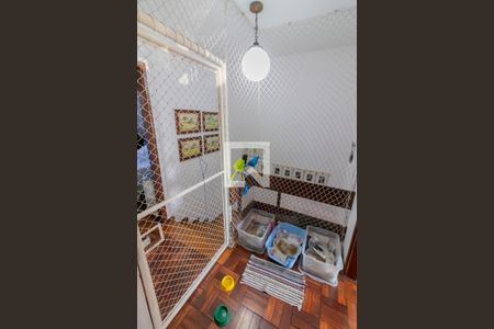 Casa à venda com 159m², 3 quartos e 2 vagas Casa à venda com 159m², 3 quartos e 2 vagasRoupeiro