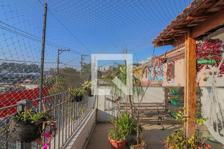 Casa à venda com 159m², 3 quartos e 2 vagas Casa à venda com 159m², 3 quartos e 2 vagasVaranda